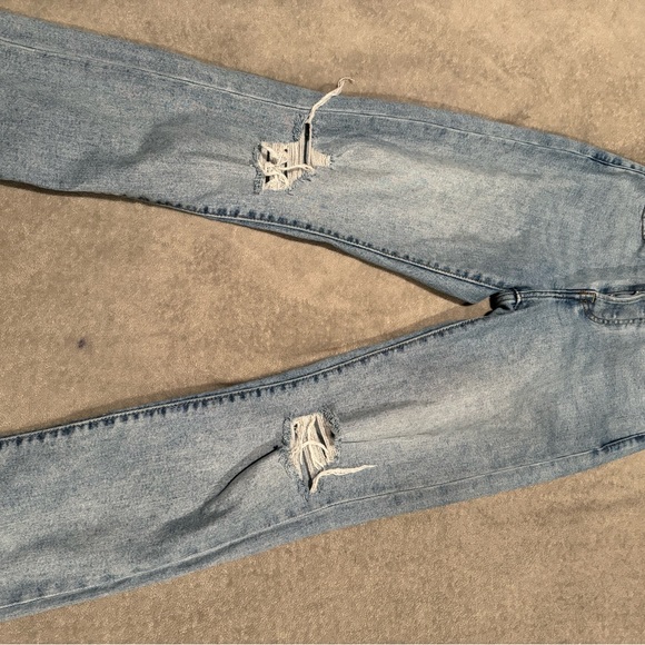 Women's Wedgie Straight-Leg High Rise Cropped Jeans - Picture 3 of 4